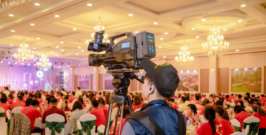 Read more about the article Cho Thuê Dịch Vụ Quay Phim Sự Kiện, Hội Nghị, Khai Trương Tại Hải Phòng – Giải Pháp Truyền Thông Hiệu Quả Cho Mọi Doanh Nghiệp