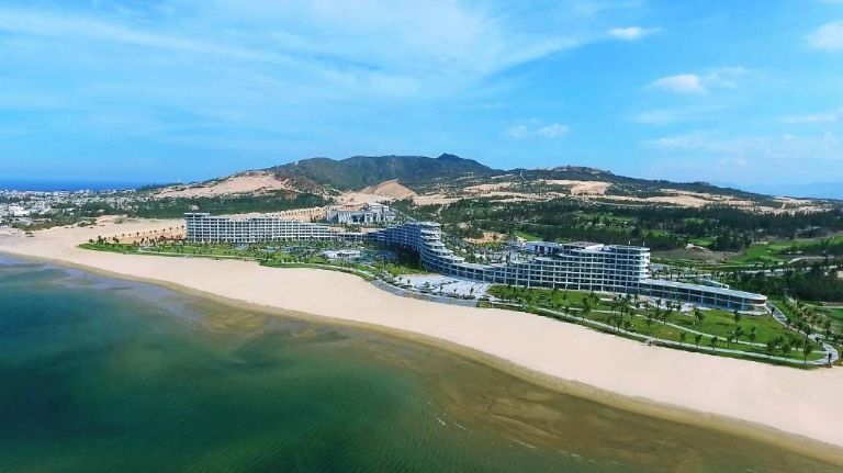 You are currently viewing Thuê quay phim flycam cho dự án du lịch, resort ở Bình Định 77– Ghi lại vẻ đẹp thiên nhiên và nghỉ dưỡng từ trên cao