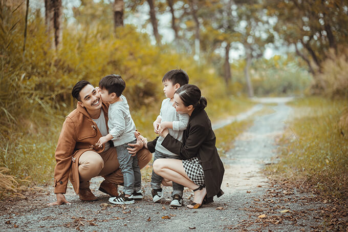 You are currently viewing Dịch Vụ Chụp Ảnh Nghệ Thuật, Ngoại Cảnh Cho Gia Đình Và Bé Yêu Ở Hòa Bình – Lưu Giữ Khoảnh Khắc Yêu Thương