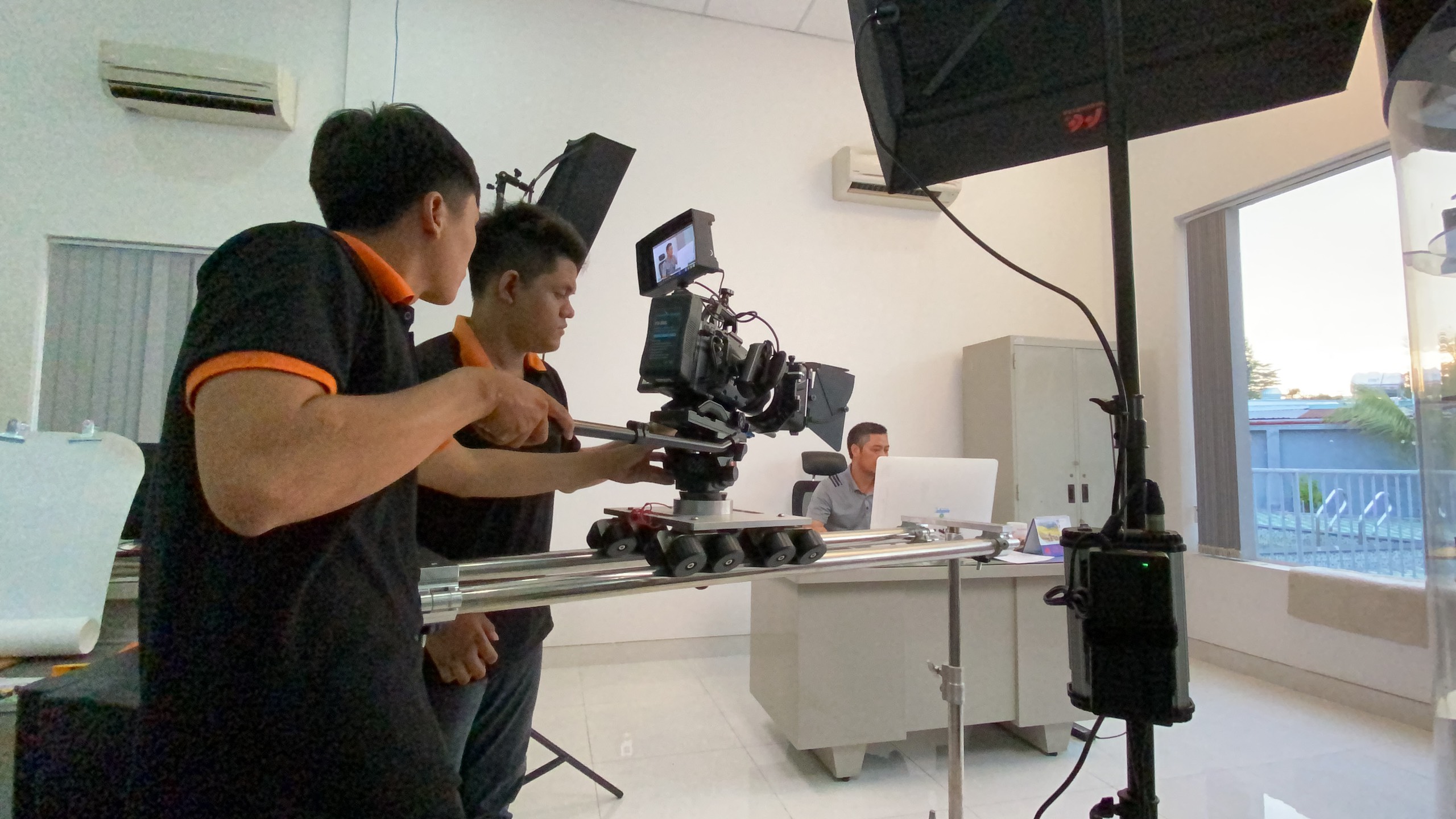 You are currently viewing CHO THUÊ DỊCH VỤ QUAY VIDEO QUẢNG CÁO SẢN PHẨM, TVC DOANH NGHIỆP TẠI THANH HÓA – GIẢI PHÁP TRUYỀN THÔNG CHUYÊN NGHIỆP CHO DOANH NGHIỆP ĐỊA PHƯƠNG