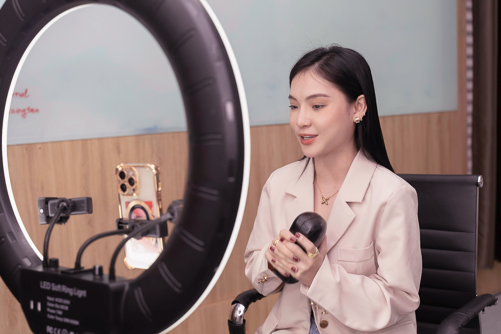 You are currently viewing Cho Thuê Dịch Vụ Quay Video Livestream Bán Hàng Ở Hưng Yên – Bí Quyết Bán Hàng Hiệu Quả Thời 4.0
