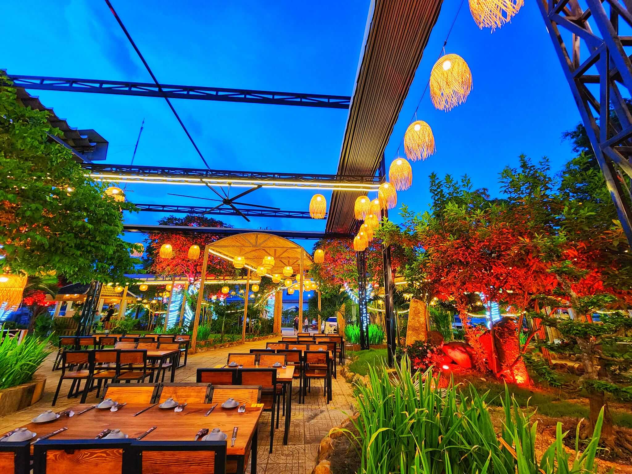 You are currently viewing Cho Thuê Dịch Vụ Chụp Ảnh Quảng Cáo Món Ăn, Nhà Hàng Ở Tỉnh Vĩnh Phúc – Giải Pháp Tối Ưu Cho Marketing Ẩm Thực