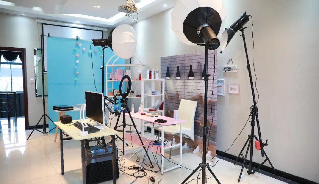 Read more about the article Cho Thuê Dịch Vụ Quay Video Livestream Bán Hàng Ở Bình Định – Giải Pháp Tối Ưu Cho Kinh Doanh Online