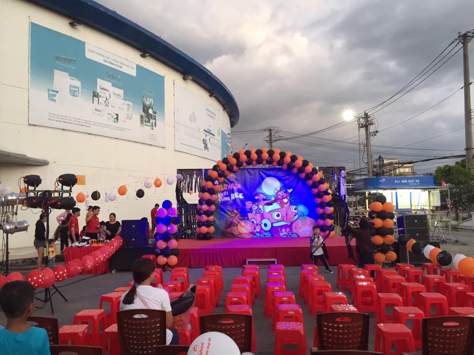 You are currently viewing Kinh nghiệm thuê thiết bị âm thanh ánh sáng không bị “chặt chém” ở Nghệ An 37