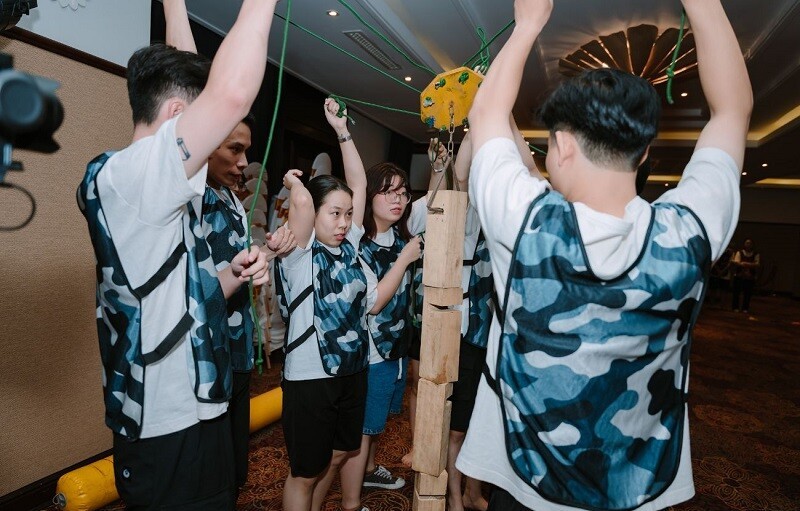 You are currently viewing Team Building Là Gì? Lợi Ích & Các Hình Thức Tổ Chức Phổ Biến Năm 2025 Tại Quảng Bình
