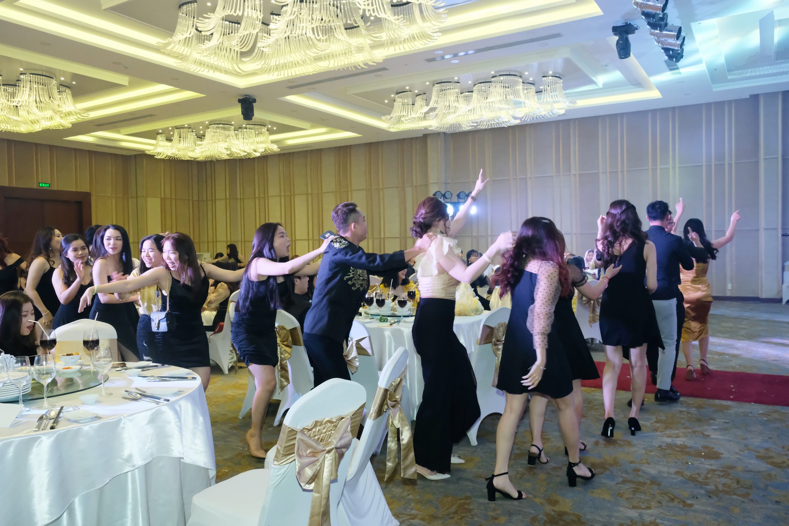 You are currently viewing Team Building là gì? Lợi ích & Các Hình Thức Tổ Chức Phổ Biến Năm 2025 tại ĐÀ NẴNG