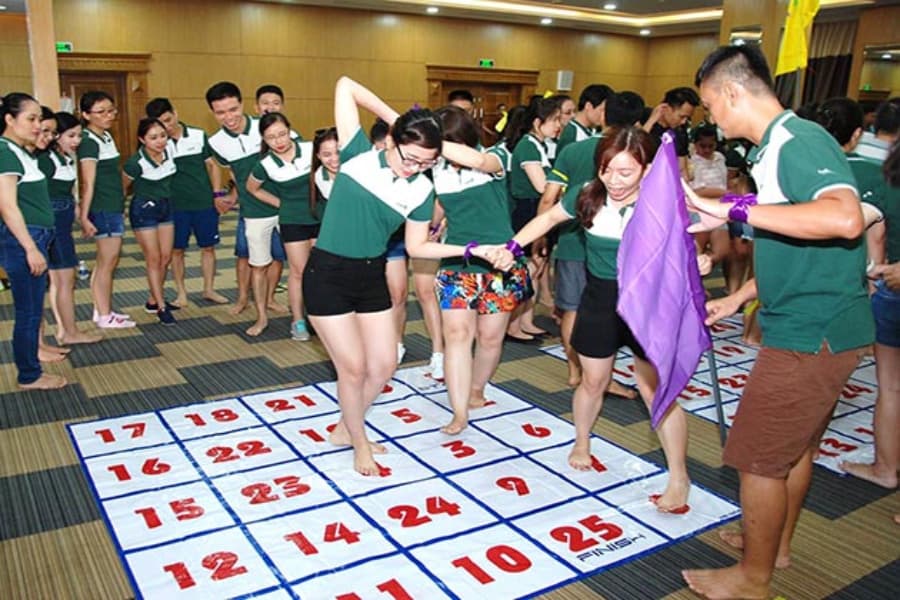 You are currently viewing Team Building Là Gì? Lợi Ích & Các Hình Thức Tổ Chức Phổ Biến Năm 2025 Tại Quảng Nam