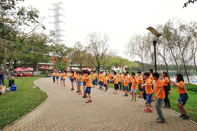 You are currently viewing Team Building Là Gì? Lợi Ích & Các Hình Thức Tổ Chức Phổ Biến Năm 2025 Tại PHÚ YÊN
